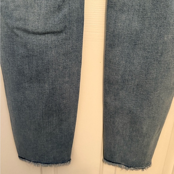 📦 Judy Blue Mid Rise Relaxed Fit Jeans *EXCELLENT CONDITION* - Picture 6 of 9
